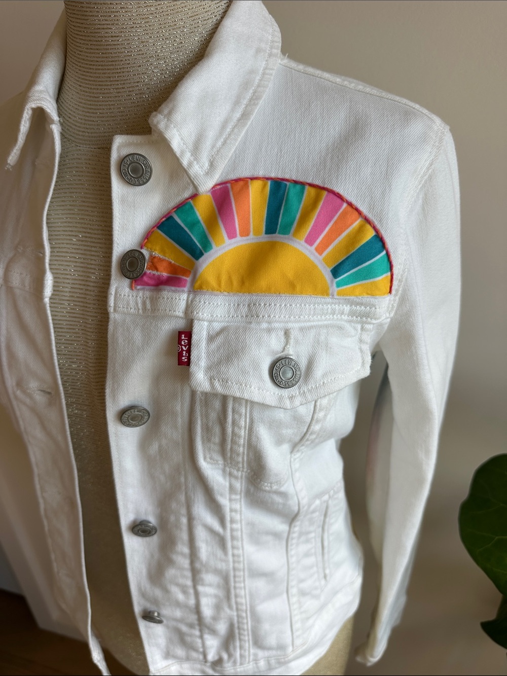 Levi’s Custom White Denim Trucker Jacket Sunrise Sunburst Patchwork XS